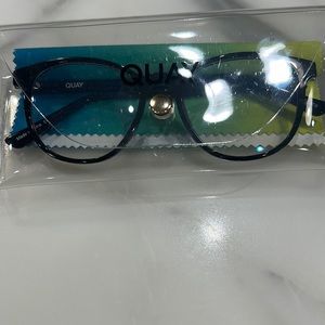 New woman’s Quay Blue Light never been worn in Original case.